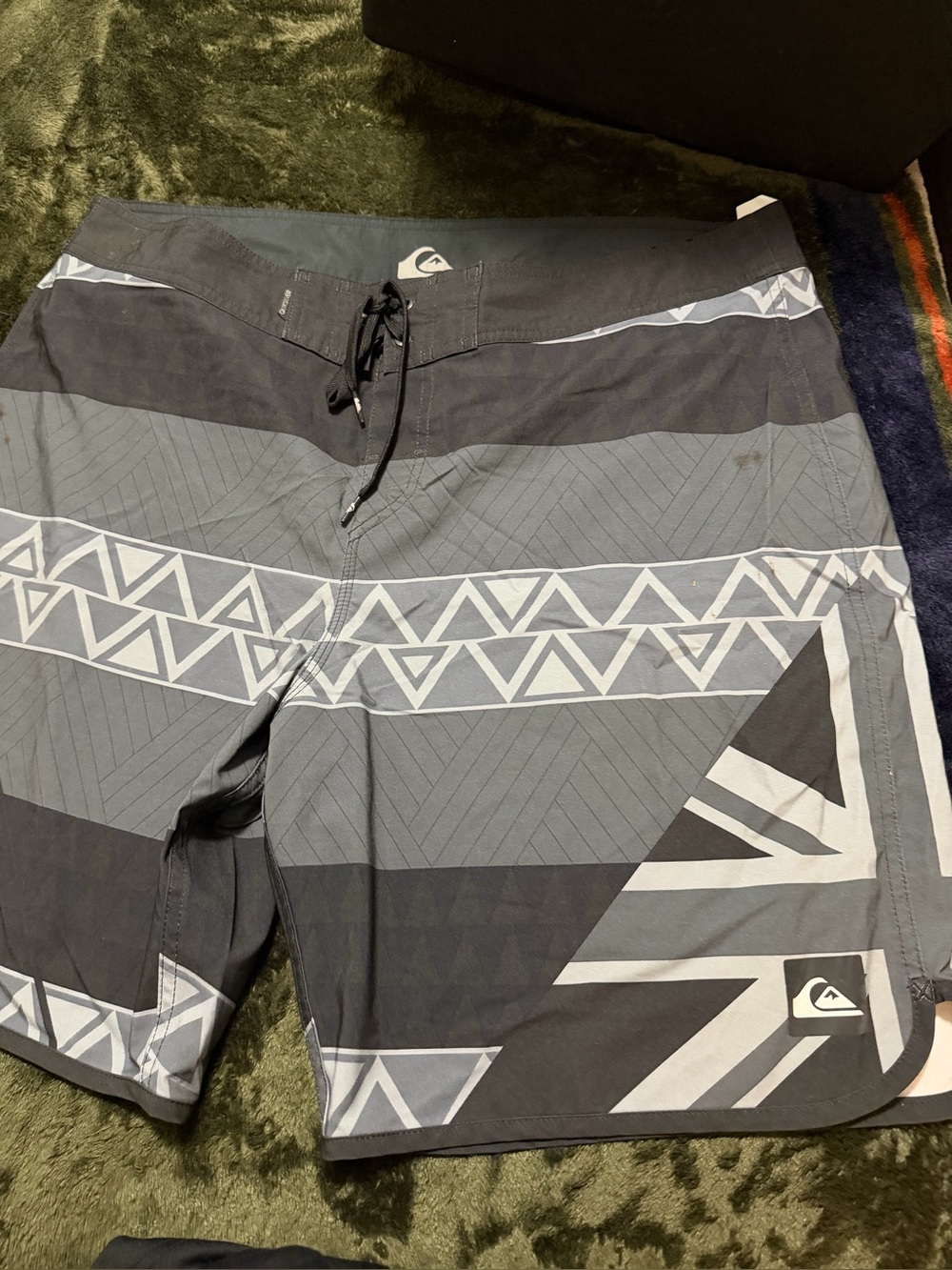 Quiksilver Men's Gray & Black Geometric Boardshorts